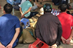 cong an dong nai bao vay bat giu 130 doi tuong danh bac trong vuon dieu