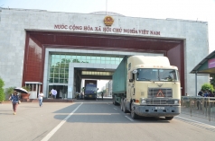 moi ngay gan 10 nghin tan nong san xuat khau qua mong cai