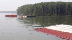 vu tau cho 285 container chim o sai gon  container troi hon 11km